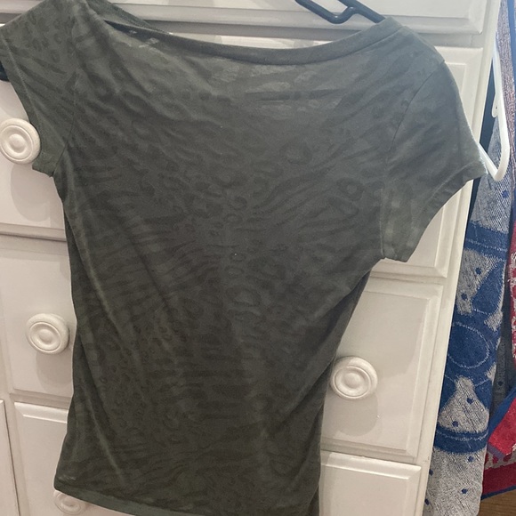 Sheer comfy rue 21 tee - Picture 2 of 4